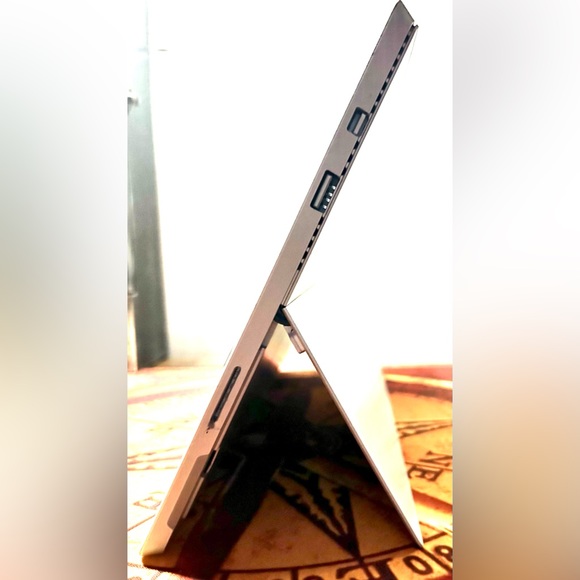 Surface Pro 3 & Microsoft Docking Station & Mouse - Picture 5 of 9